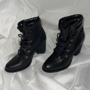 Black leather boots. Steve Madden. Size 7.